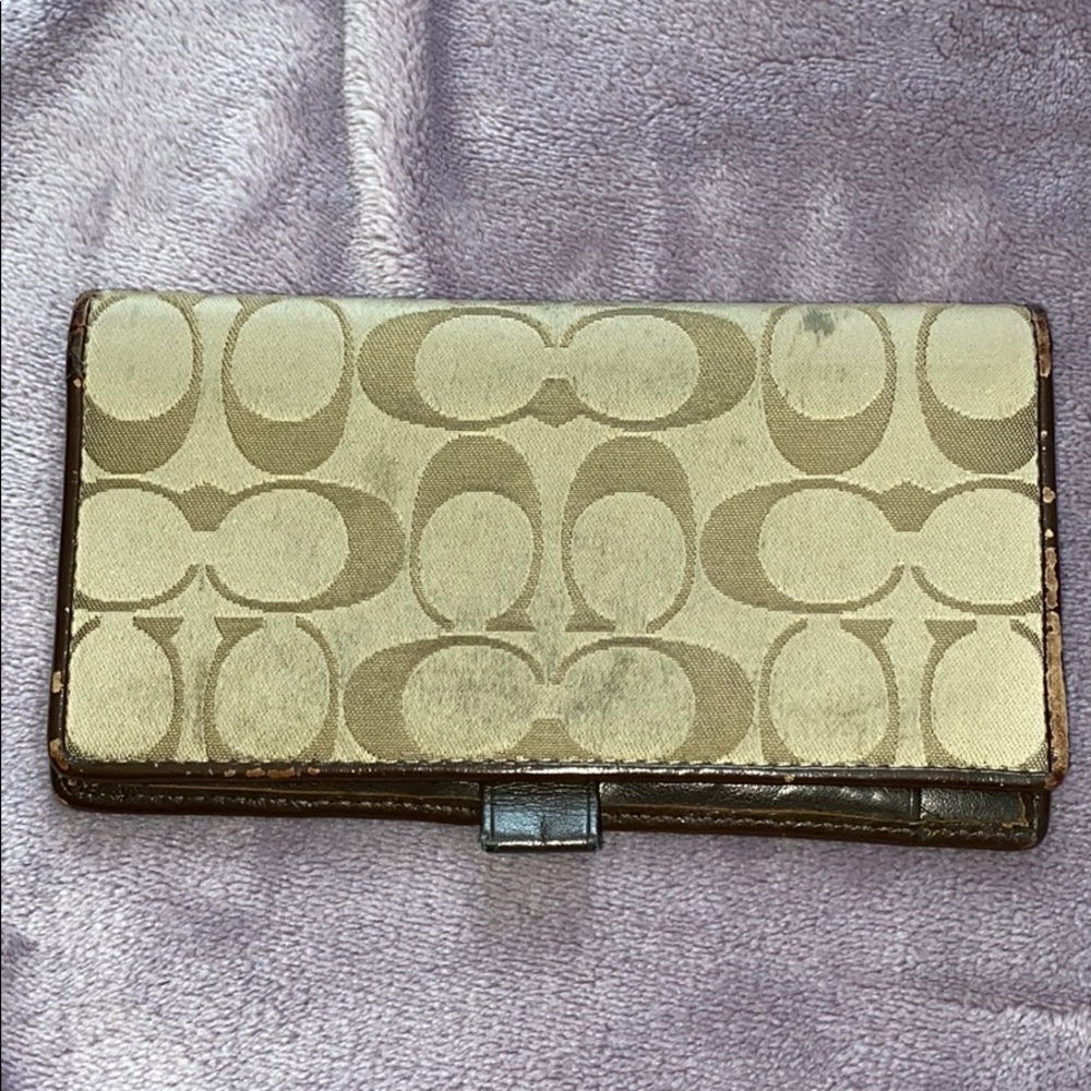 Coach check book